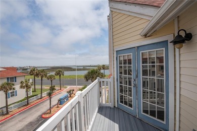 Charming and super clean 1-bedroom, 3rd-floor condo at Beach - photo 24