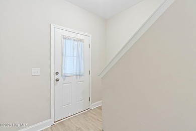 Welcome to this well-appointed three-bedroom, two-and-a-half - photo 4