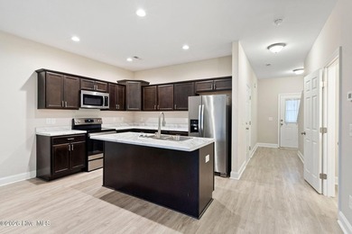 Welcome to this well-appointed three-bedroom, two-and-a-half - photo 8