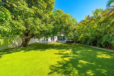 Experience Miami Beach from this remodeled home located few - photo 29