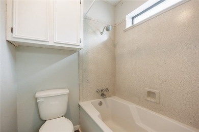 SPACIOUS 2,700+ SQFT HOME ON OVERSIZED LOT WITH LARGE DRIVEWAY - photo 14