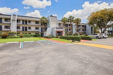 Beautiful 1-bedroom condo featuring updated flooring and a - photo 14