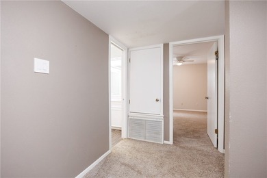 SPACIOUS 2,700+ SQFT HOME ON OVERSIZED LOT WITH LARGE DRIVEWAY - photo 15