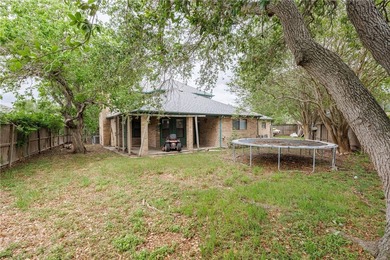 SPACIOUS 2,700+ SQFT HOME ON OVERSIZED LOT WITH LARGE DRIVEWAY - photo 37
