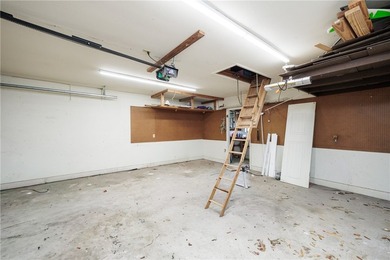 SPACIOUS 2,700+ SQFT HOME ON OVERSIZED LOT WITH LARGE DRIVEWAY - photo 38