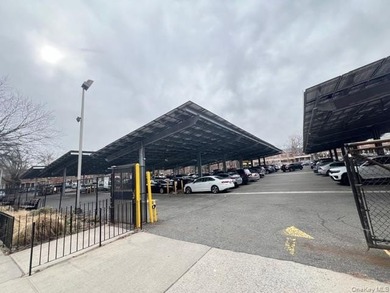 Excellent Condition 1 Bedroom Coop Located In Woodside/Sunnyside