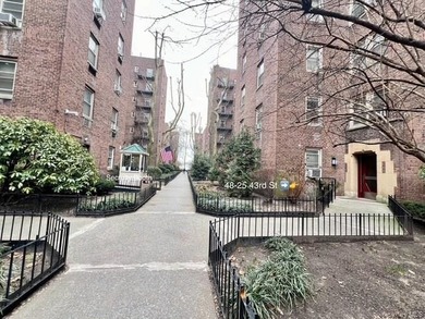 Excellent Condition 1 Bedroom Coop Located In Woodside/Sunnyside
