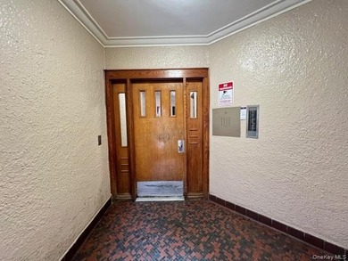 Excellent Condition 1 Bedroom Coop Located In Woodside/Sunnyside