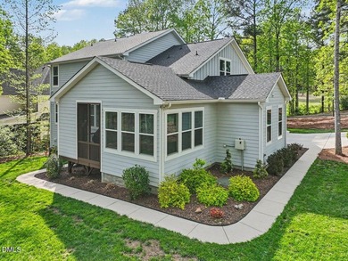 Welcome to this beautifully designed 5-bedroom, 4-bath residence - photo 3
