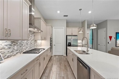 Exceptional quality and designer finishes define this stunning - photo 11