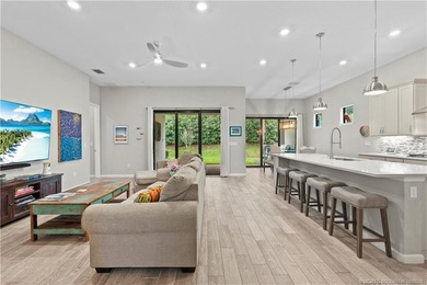 Exceptional quality and designer finishes define this stunning - photo 12