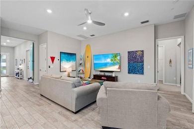Exceptional quality and designer finishes define this stunning - photo 15