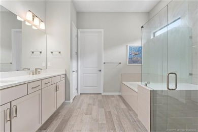 Exceptional quality and designer finishes define this stunning - photo 19