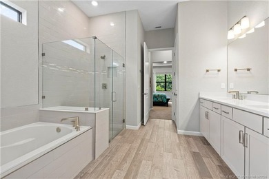 Exceptional quality and designer finishes define this stunning - photo 20