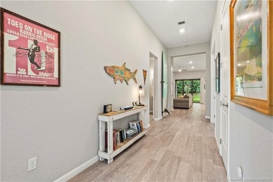 Exceptional quality and designer finishes define this stunning - photo 26