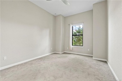 Exceptional quality and designer finishes define this stunning - photo 29