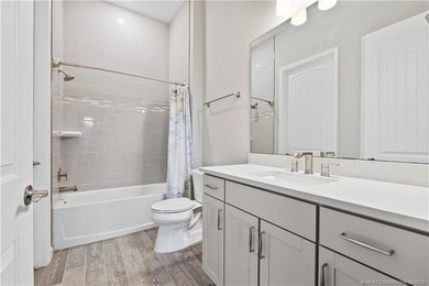 Exceptional quality and designer finishes define this stunning - photo 31