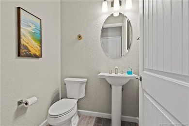 Exceptional quality and designer finishes define this stunning - photo 34