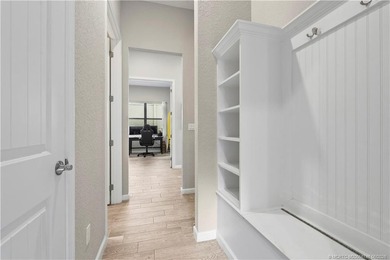 Exceptional quality and designer finishes define this stunning - photo 35