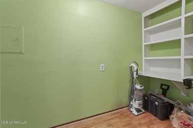 Come Check out this wonderful home in the secluded neighborhood - photo 19