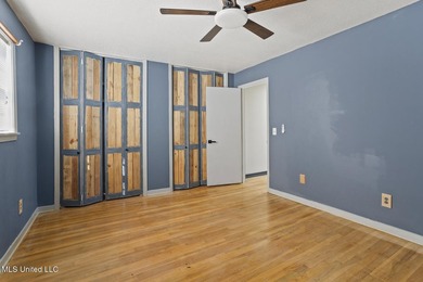 Come Check out this wonderful home in the secluded neighborhood - photo 21