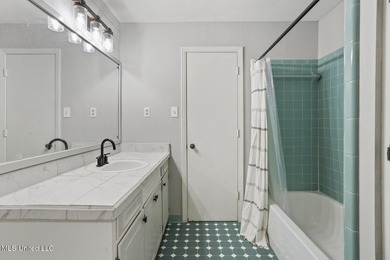 Come Check out this wonderful home in the secluded neighborhood - photo 22