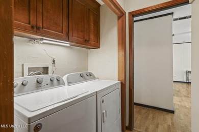 Come Check out this wonderful home in the secluded neighborhood - photo 24