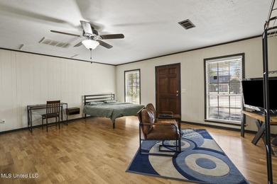 Come Check out this wonderful home in the secluded neighborhood - photo 25