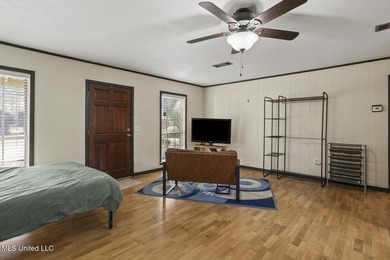 Come Check out this wonderful home in the secluded neighborhood - photo 26
