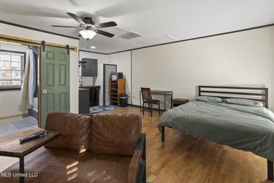 Come Check out this wonderful home in the secluded neighborhood - photo 27