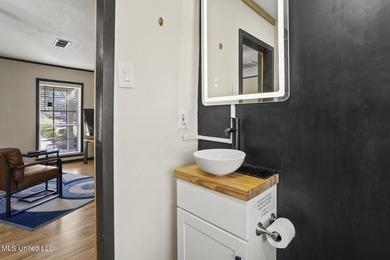 Come Check out this wonderful home in the secluded neighborhood - photo 29