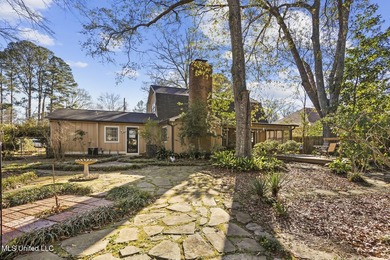 Come Check out this wonderful home in the secluded neighborhood - photo 33