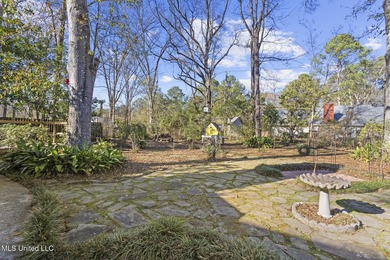 Come Check out this wonderful home in the secluded neighborhood - photo 34