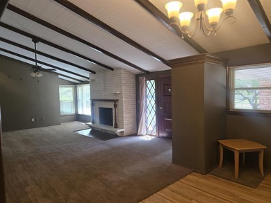 LOCATION, LOCATION! This spacious ranch-style home offers 4 - photo 11