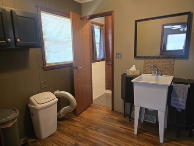 LOCATION, LOCATION! This spacious ranch-style home offers 4 - photo 14