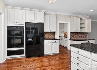 Welcome home to this pristine, one-owner full brick residence - photo 19