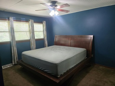 LOCATION, LOCATION! This spacious ranch-style home offers 4 - photo 21