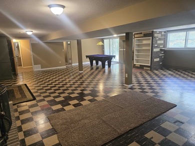 LOCATION, LOCATION! This spacious ranch-style home offers 4 - photo 24