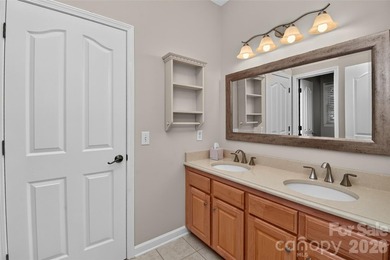 Welcome home to this pristine, one-owner full brick residence - photo 30
