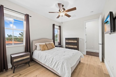 Stunning deep-water point-lot estate in exclusive Harbor Village - photo 38