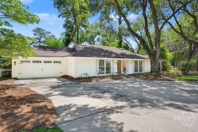 Rare opportunity to own a completely updated, designer-style - photo 2