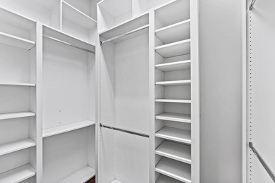Motivated seller, bring all offers. Welcome to this beautifully - photo 23