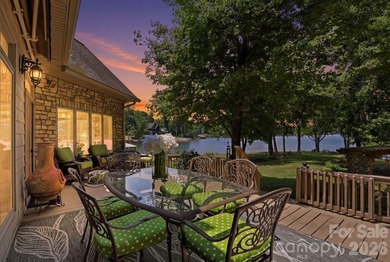 Extraordinary lakefront properties begin with extraordinary - photo 15