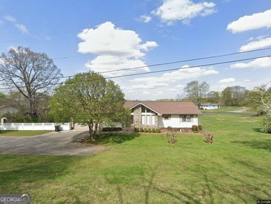 Lake Lanier Home For Sale in Oakwood Georgia