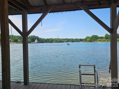 Extraordinary lakefront properties begin with extraordinary - photo 35
