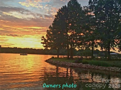 Extraordinary lakefront properties begin with extraordinary - photo 46