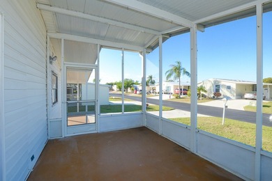 Adorable, open and bright, 2/2 Doll House giant carport, large - photo 6