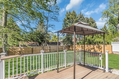 Tucked away in the desirable community of Glen Cove, this - photo 17