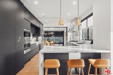 An architectural contemporary statement in one of Venice's most - photo 11