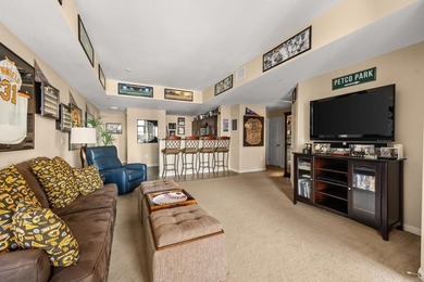 The Ultimate *FAN CAVE* with Breathtaking 11th-Floor Views Over - photo 14